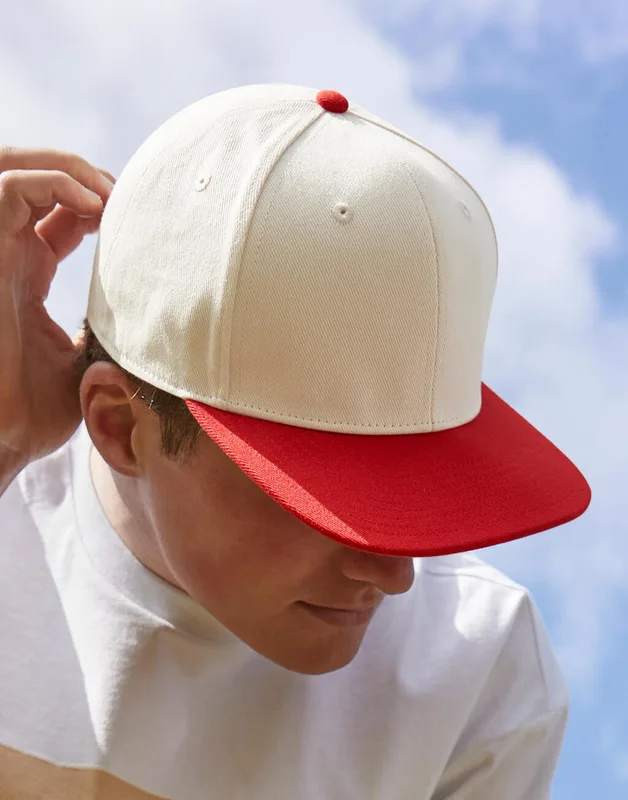 Beechfield 6-panel pet met platte klep en contrast