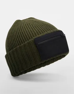Beechfield Zip Patch Beanie in Military Green/Black, voorkant