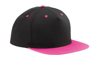 Beechfield 5-panel snapback with contrast colour in Black/Fuchsia, voorkant