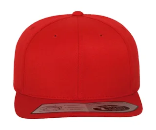 The Classics Yupoong Fitted Snapback in Red, voorkant