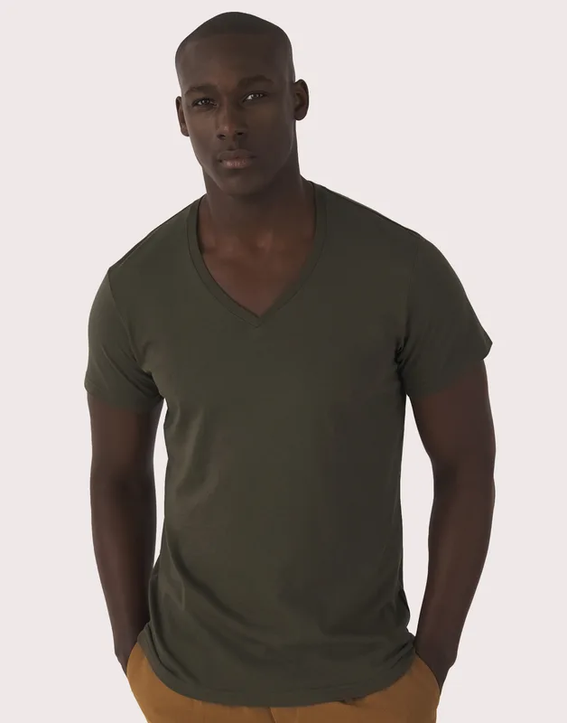B&C T-shirt met V-hals
