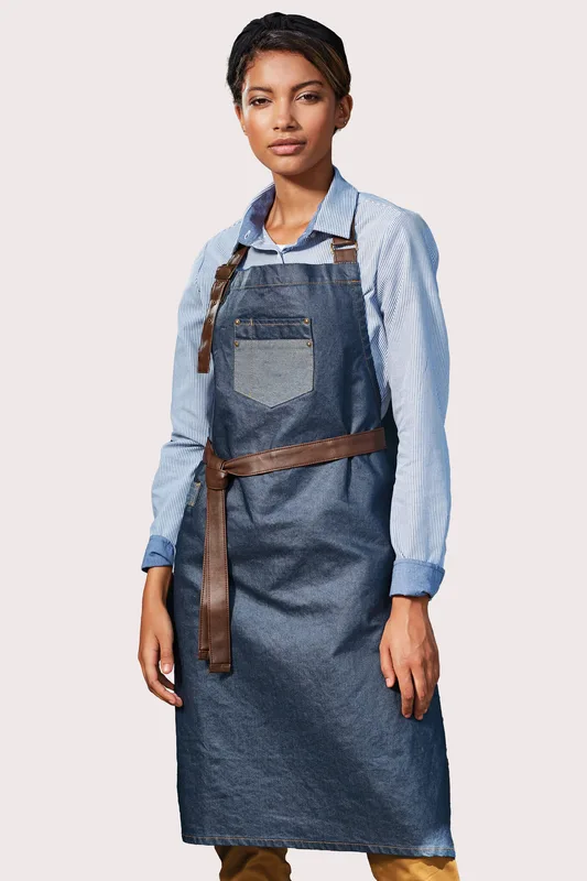 Premier Division halterschort in gewaxte denimlook met imitatieleer